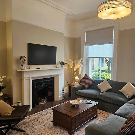 펜션 Centre Brilliant Georgian Townhouse 칼라일