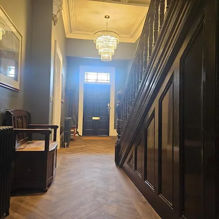 펜션 Centre Brilliant Georgian Townhouse 칼라일