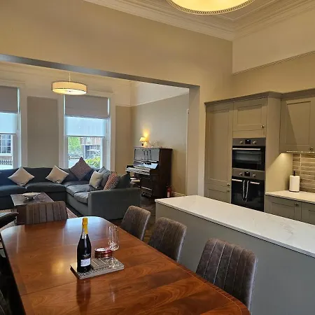펜션 Centre Brilliant Georgian Townhouse 칼라일