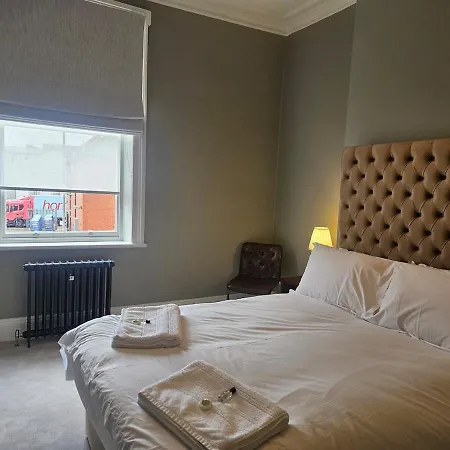 Centre Brilliant Georgian Townhouse 칼라일