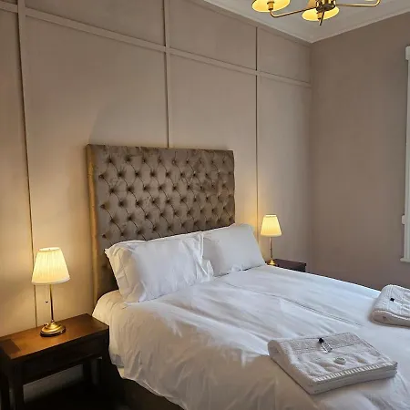 Centre Brilliant Georgian Townhouse 펜션 *