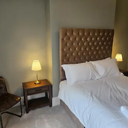 Centre Brilliant Georgian Townhouse 펜션 칼라일