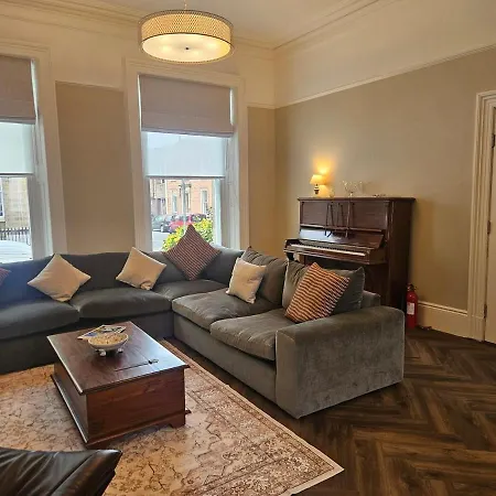Centre Brilliant Georgian Townhouse